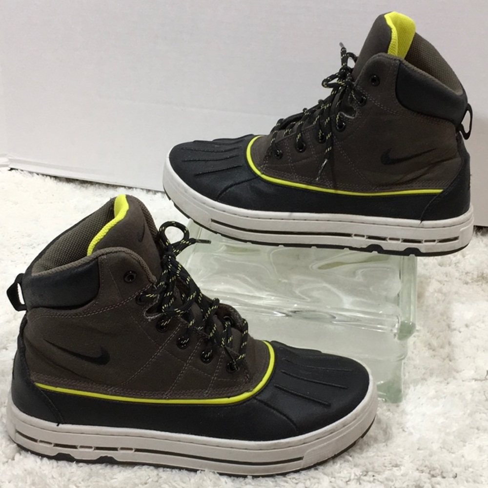 Nike brown and yellow duck boots